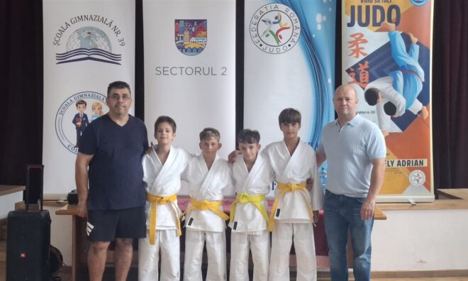judo2-3-sportivi Sportivii ACS Motiuashi alaturi de antrenori la Scoala Gimnaziala nr. 39