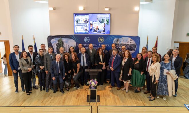 Conducerea Universității ARTIFEX și invitații, în fotografie de grup la deschiderea anului universitar 2026–2027